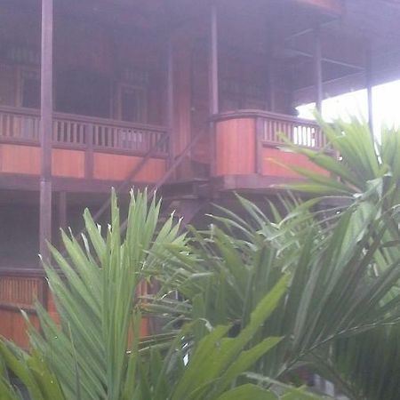 Sunset Guest House & Bar Бунакен Екстериор снимка