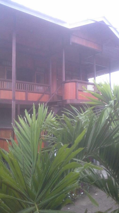Sunset Guest House & Bar Бунакен Екстериор снимка