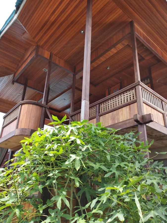 Sunset Guest House & Bar Бунакен Екстериор снимка