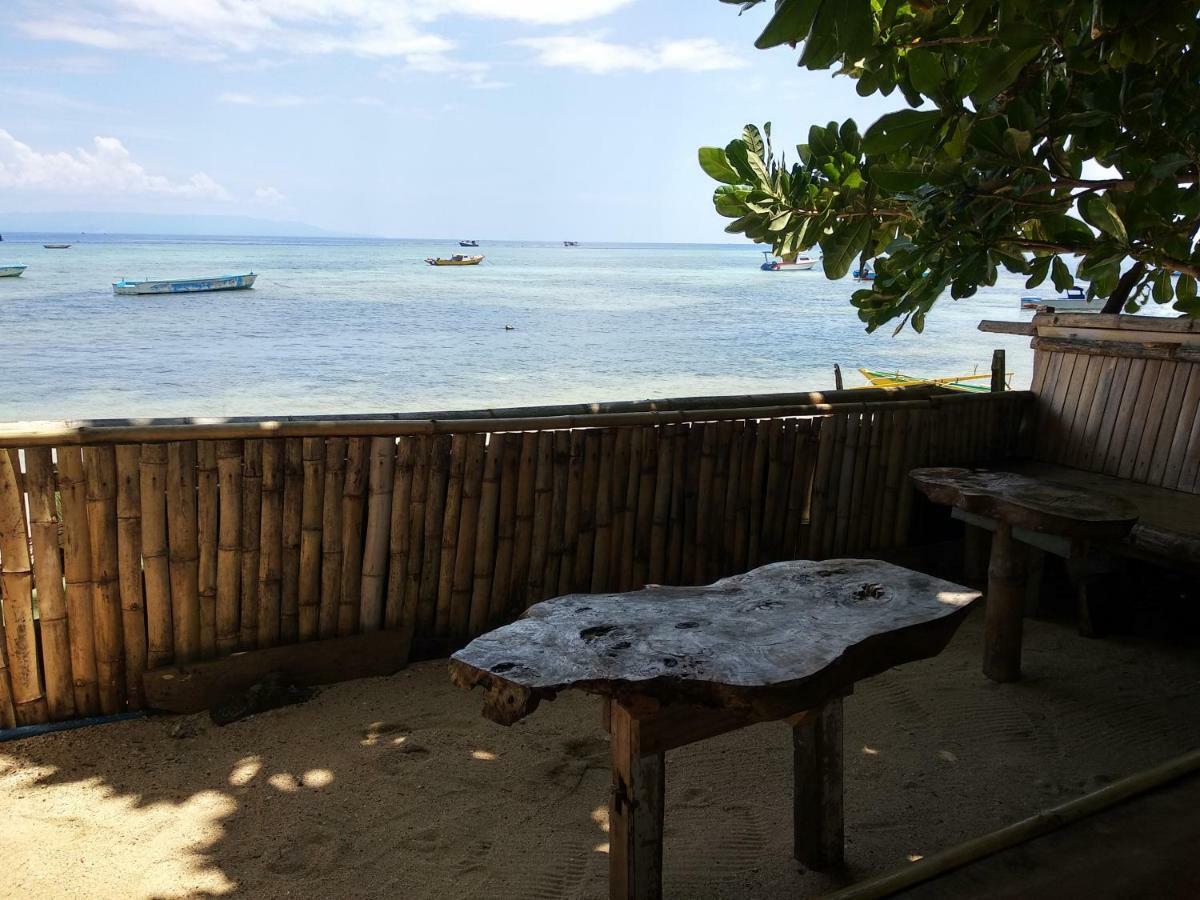 Sunset Guest House & Bar Бунакен Екстериор снимка