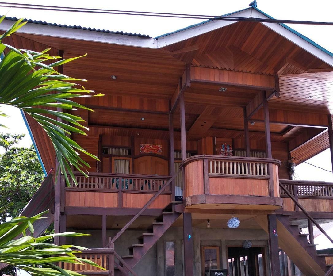 Sunset Guest House & Bar Бунакен Екстериор снимка