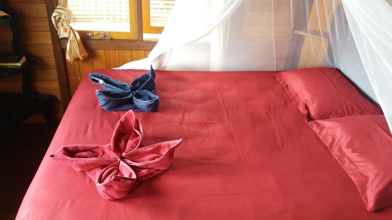 Sunset Guest House & Bar Бунакен Екстериор снимка