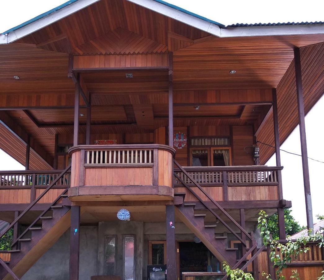 Sunset Guest House & Bar Бунакен Екстериор снимка