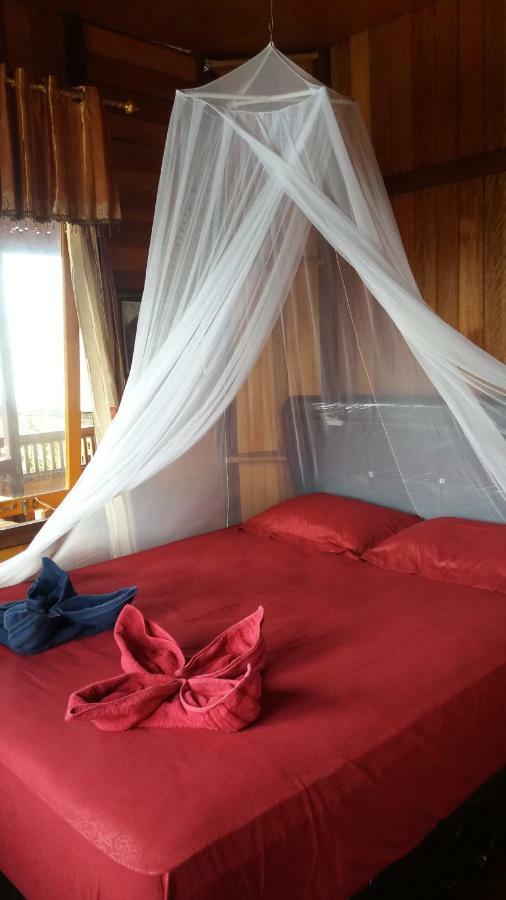 Sunset Guest House & Bar Бунакен Екстериор снимка