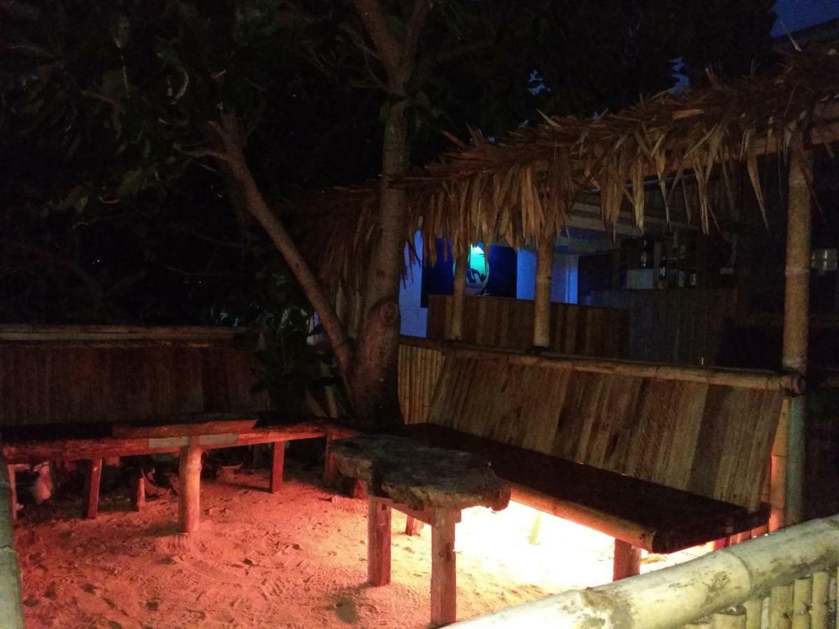 Sunset Guest House & Bar Бунакен Екстериор снимка