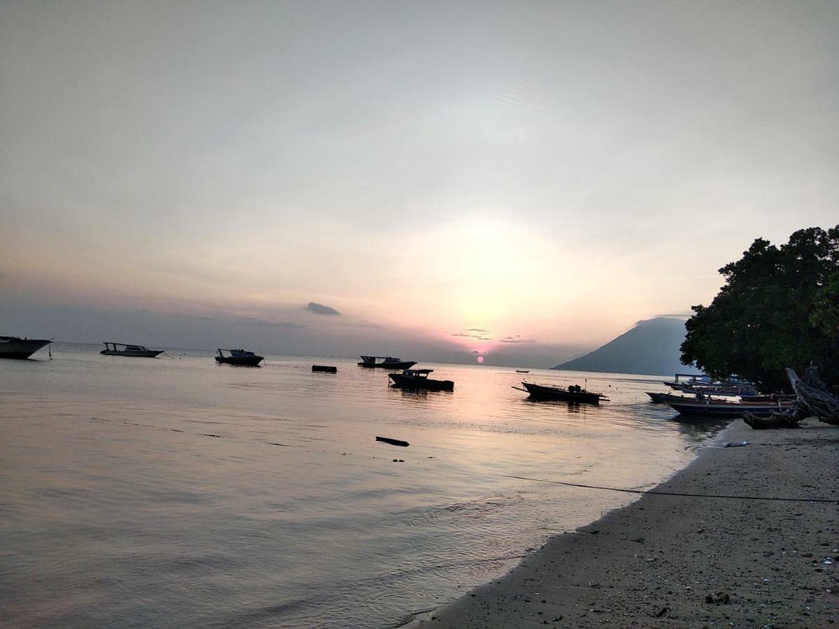 Sunset Guest House & Bar Бунакен Екстериор снимка
