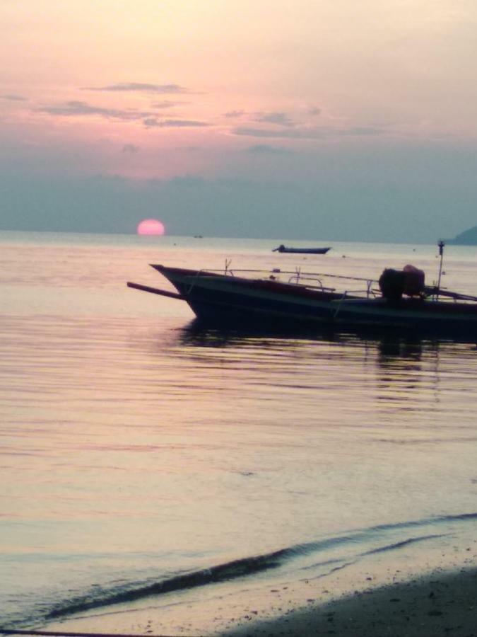 Sunset Guest House & Bar Бунакен Екстериор снимка